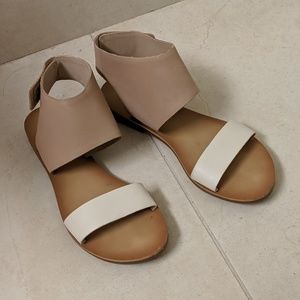 Lucky Brand tan white leather sandals 6